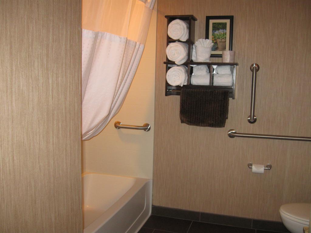 Little Missouri Inn & Suites New Town Phòng bức ảnh