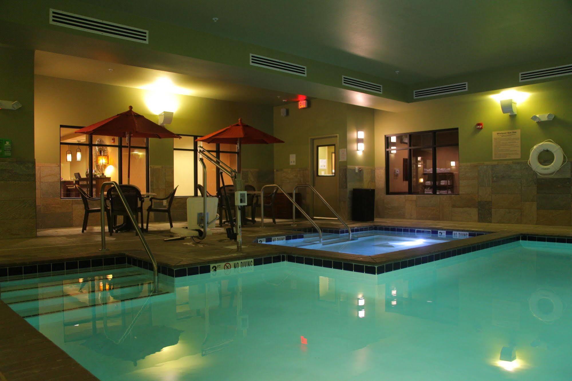 Little Missouri Inn & Suites New Town Ngoại thất bức ảnh